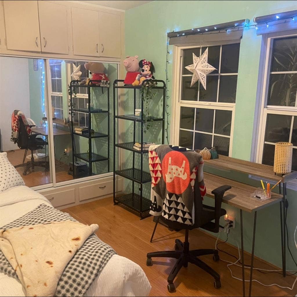 **Room for Rent - Move-In Ready!**