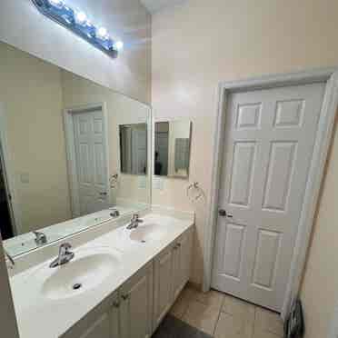 Oakland Park room for rent