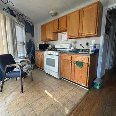 1 bed room vacant roommate