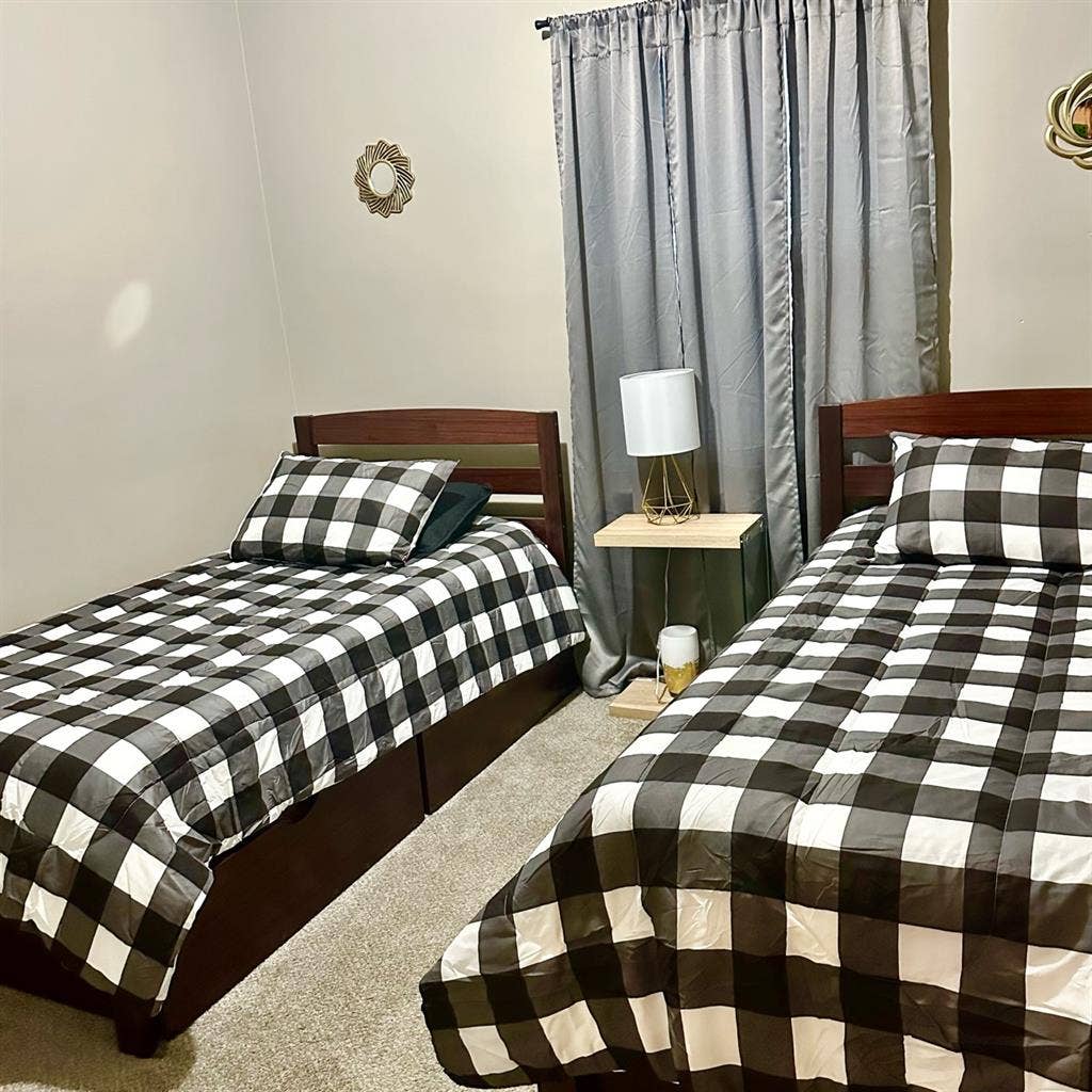 Rooms for Rent Downriver