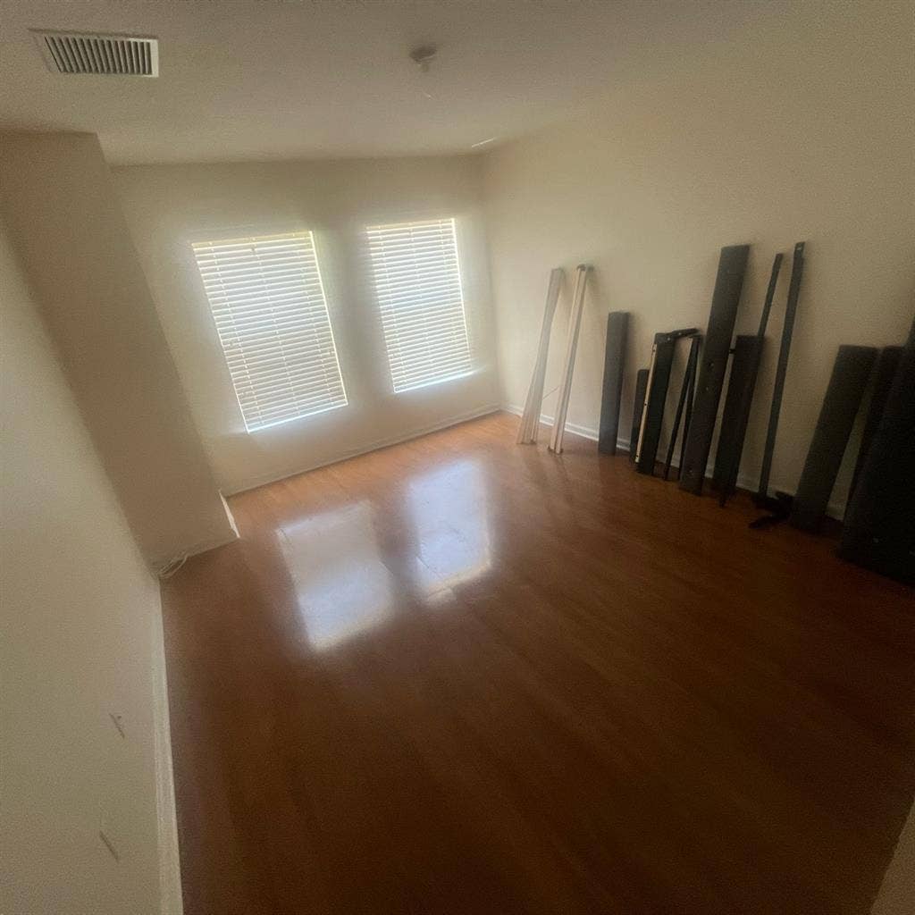 Spacious rooms, broward county area