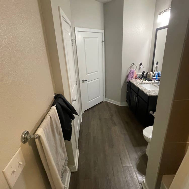 Wanted roommate-Conroe/woodlands