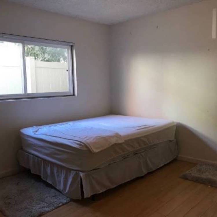 Room for rent in the Burbank Hills