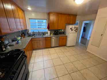 Room 4 Rent in Laurel Heights B