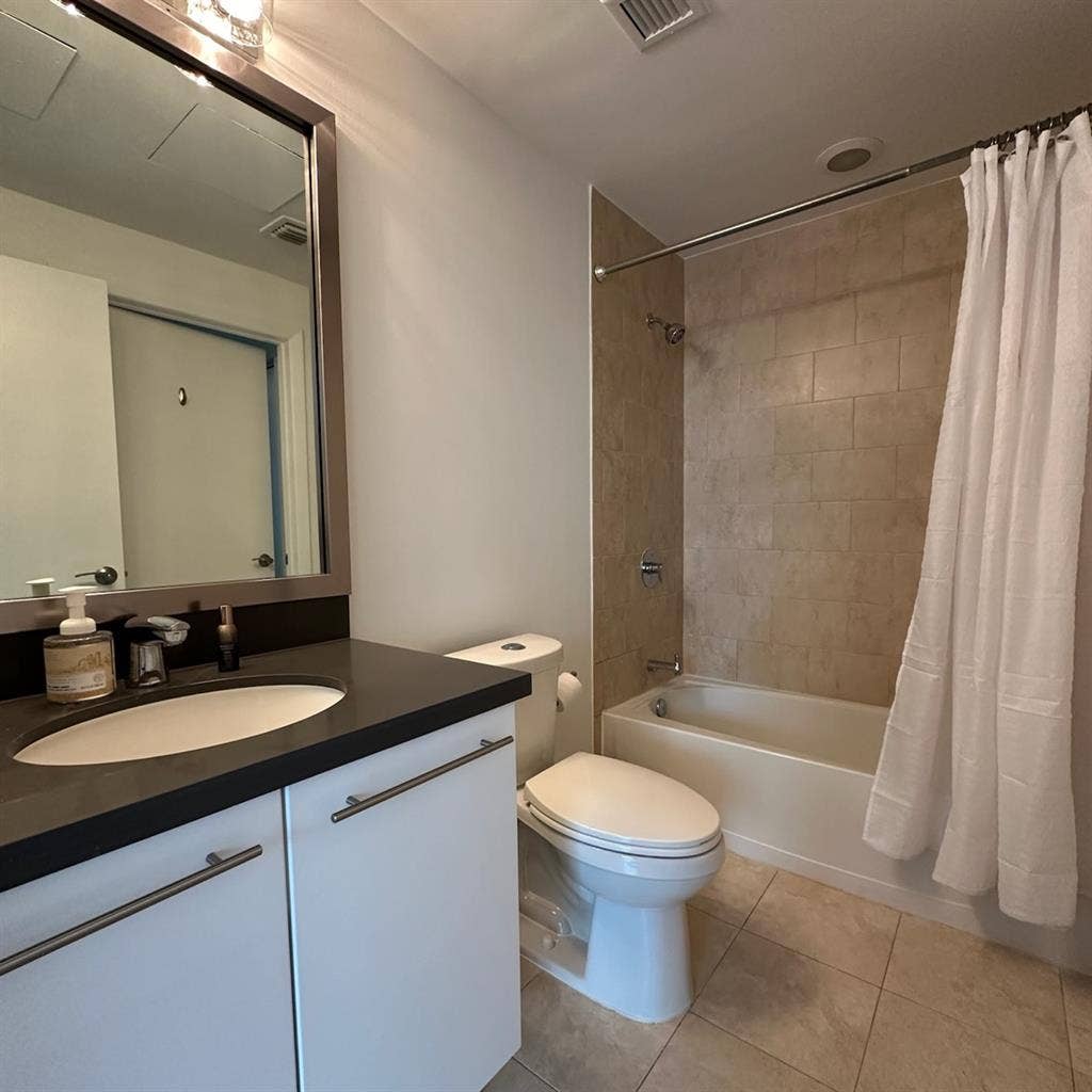 Room to Rent Brickell- Own Bathroom