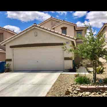 Quiet home w/garage parking