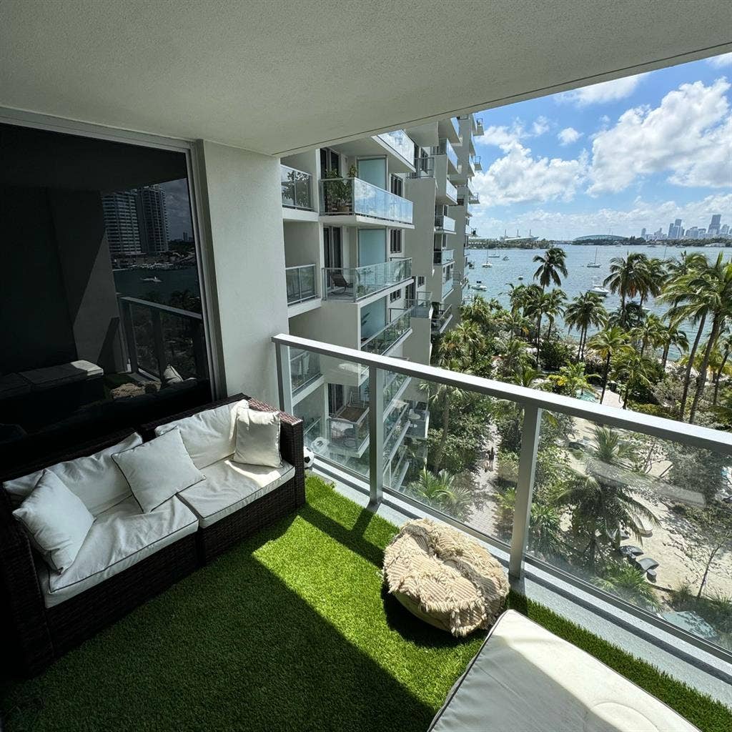 Shared Room in Miami Beach!