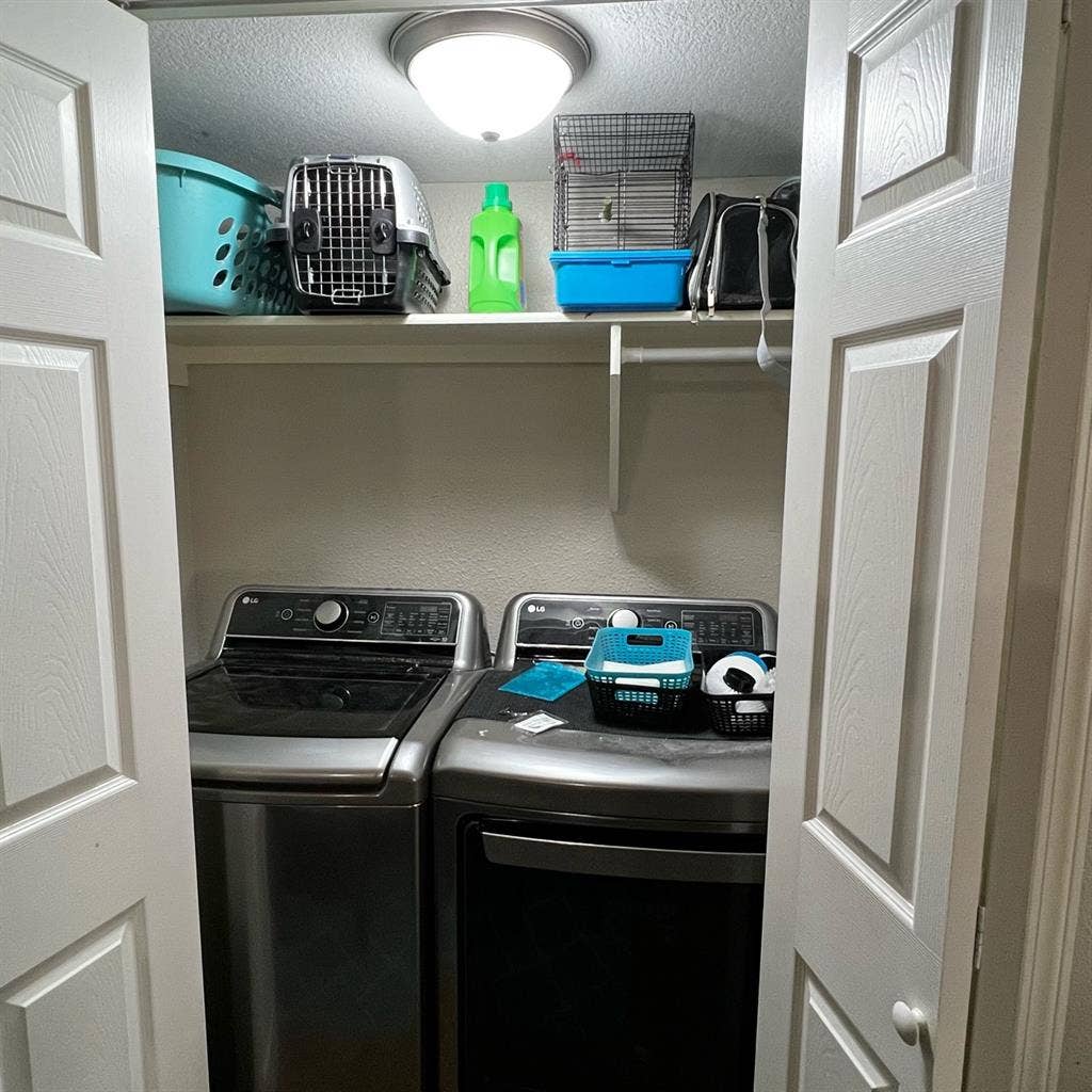 Couple looking for a roommate