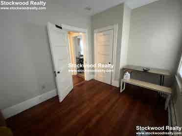 JP - room available on Haverford St