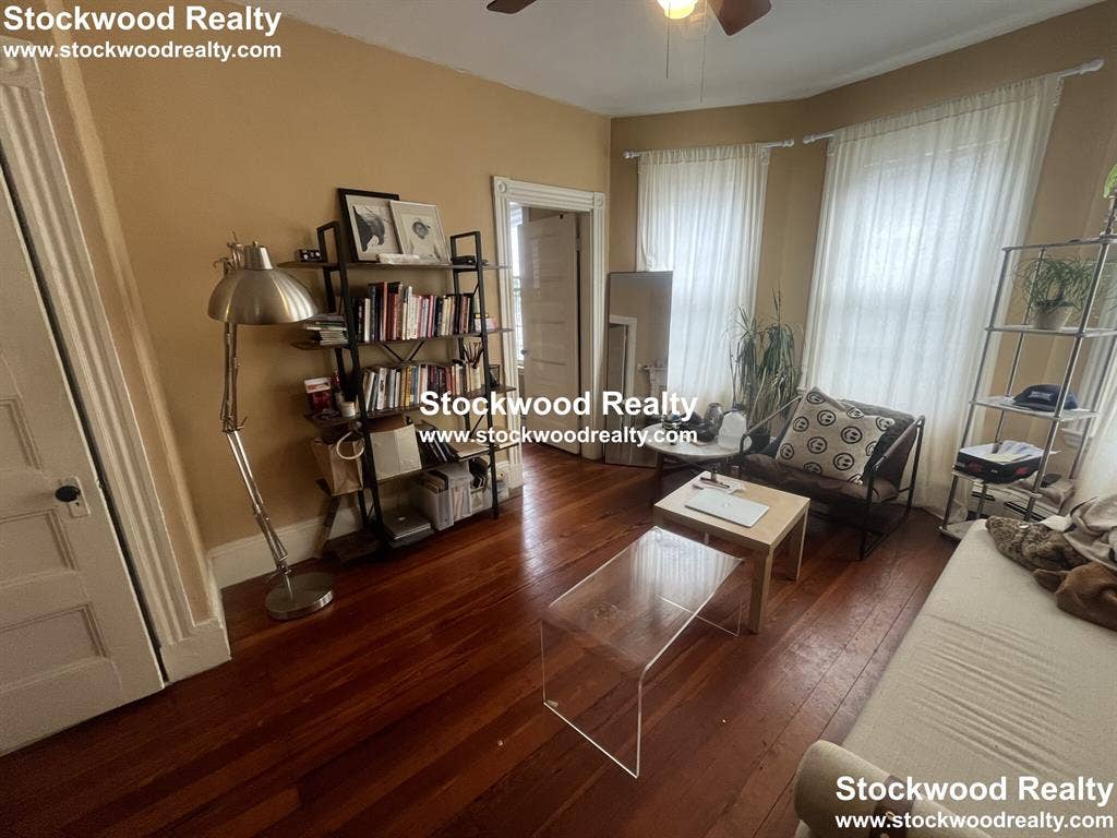 JP - room available on Haverford St