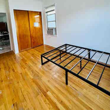 Female only 4br apt in Sunnyside