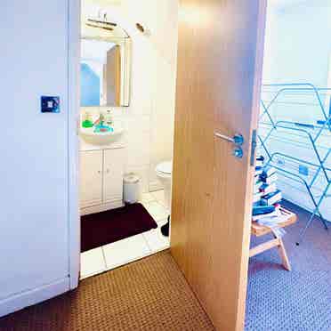 En-suite furnished double bedroom f