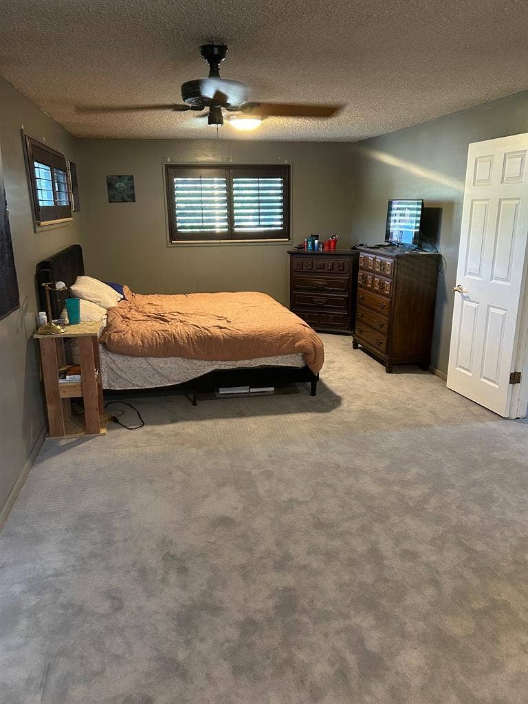 Large Master Bedroom for Rent!