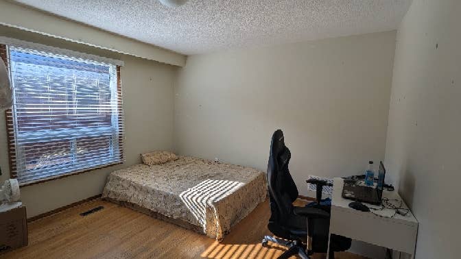 Private room available for sublet