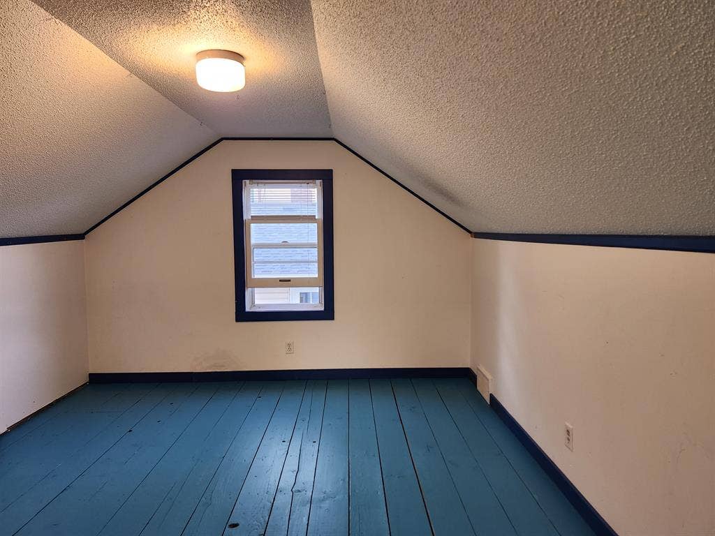 Spacious room near Lake Nokomis