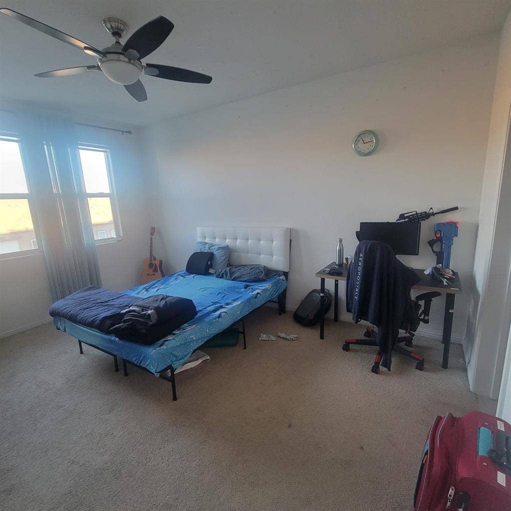 Private Master Bedroom in Townhouse