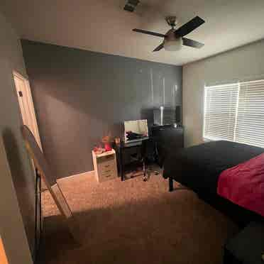 1 bedroom sublease in  unit