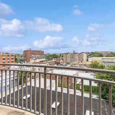 Beautiful 2 bedroom appt+ balcony