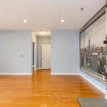 Beautiful 2 bedroom appt+ balcony