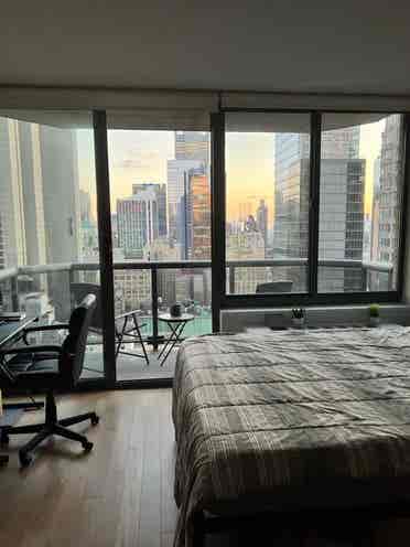 ✨Gorgeous Room Available Midtown✨