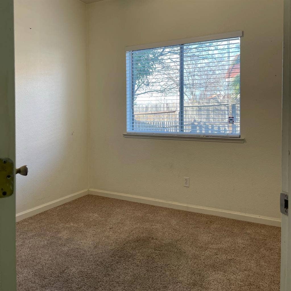 Room for rent southeastern sac $