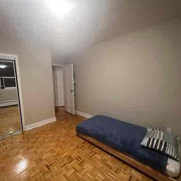 Room in Etobicoke for start in Oct