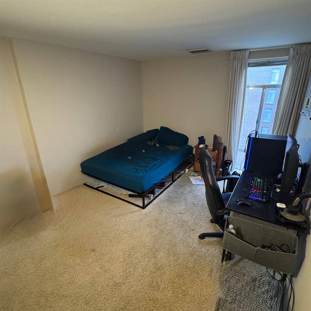 beautiful apartment room available