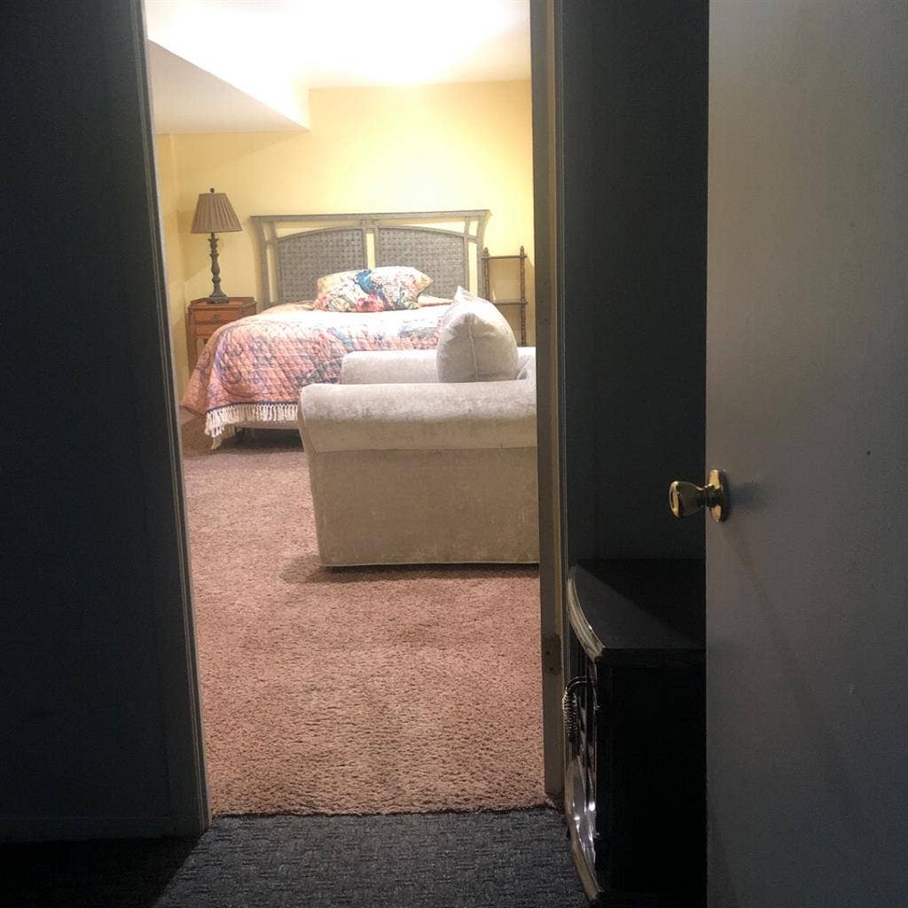 Large room for rent month to month