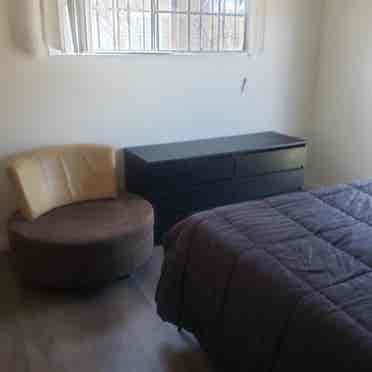 4 rooms available for rent