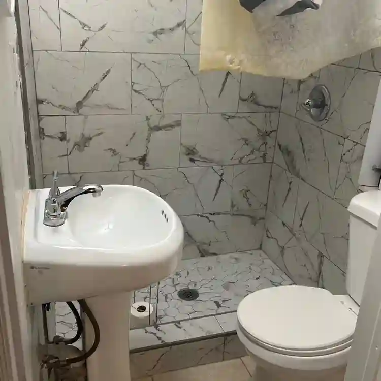 Room (private living room & shower
)