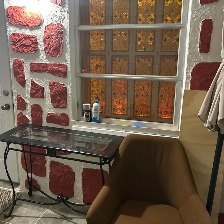 Room (private living room & shower
)