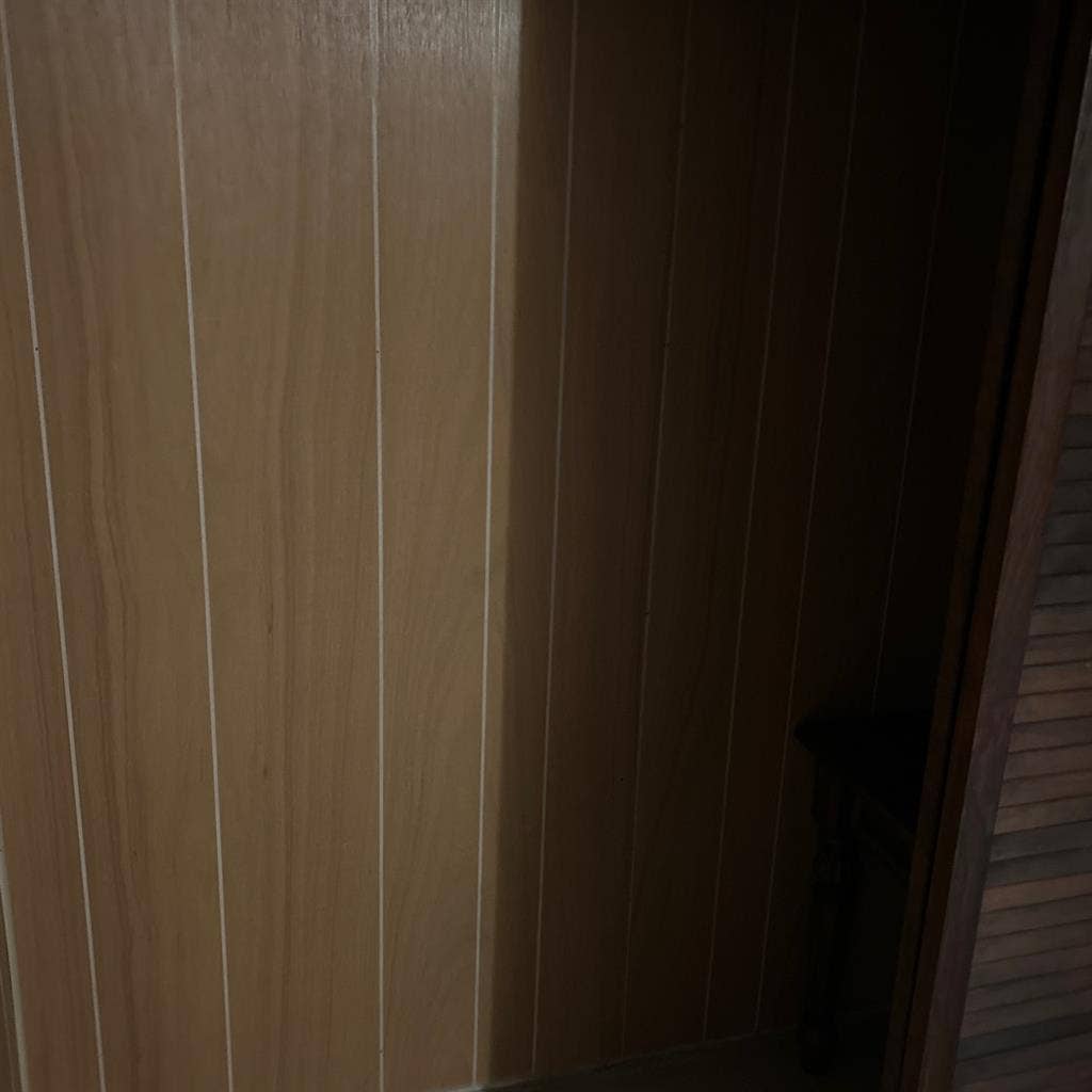 Room (private living room & shower
)