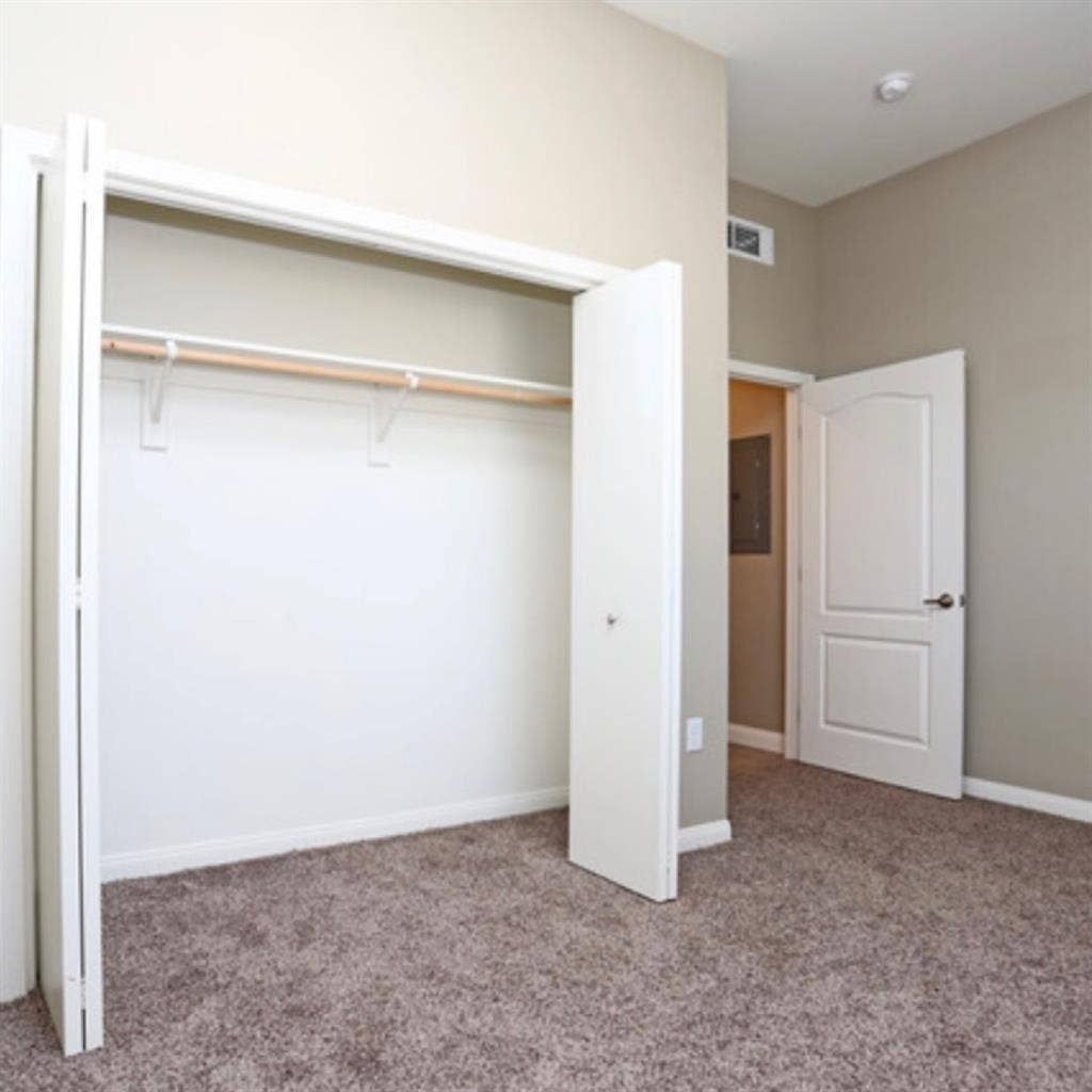 Rentable Room in 3br