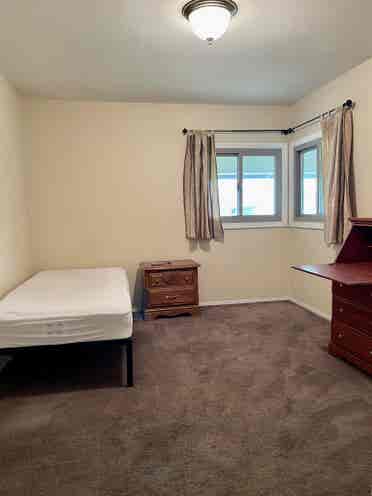 bedroom rent in comfortable house