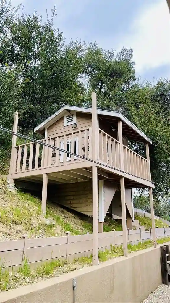 PrivateEntryCabinDeckViewPoolEstate