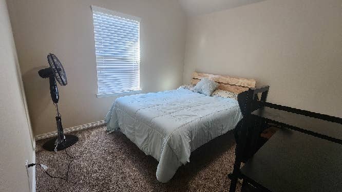 Looking for a female roommate