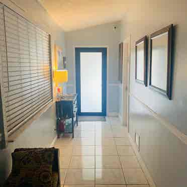 Private room downtown Oakland Park