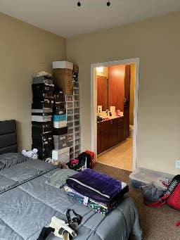 Master bedroom for rent