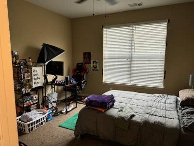 Master bedroom for rent