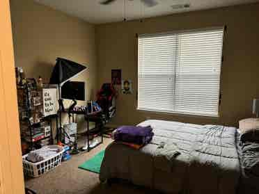 Master bedroom for rent