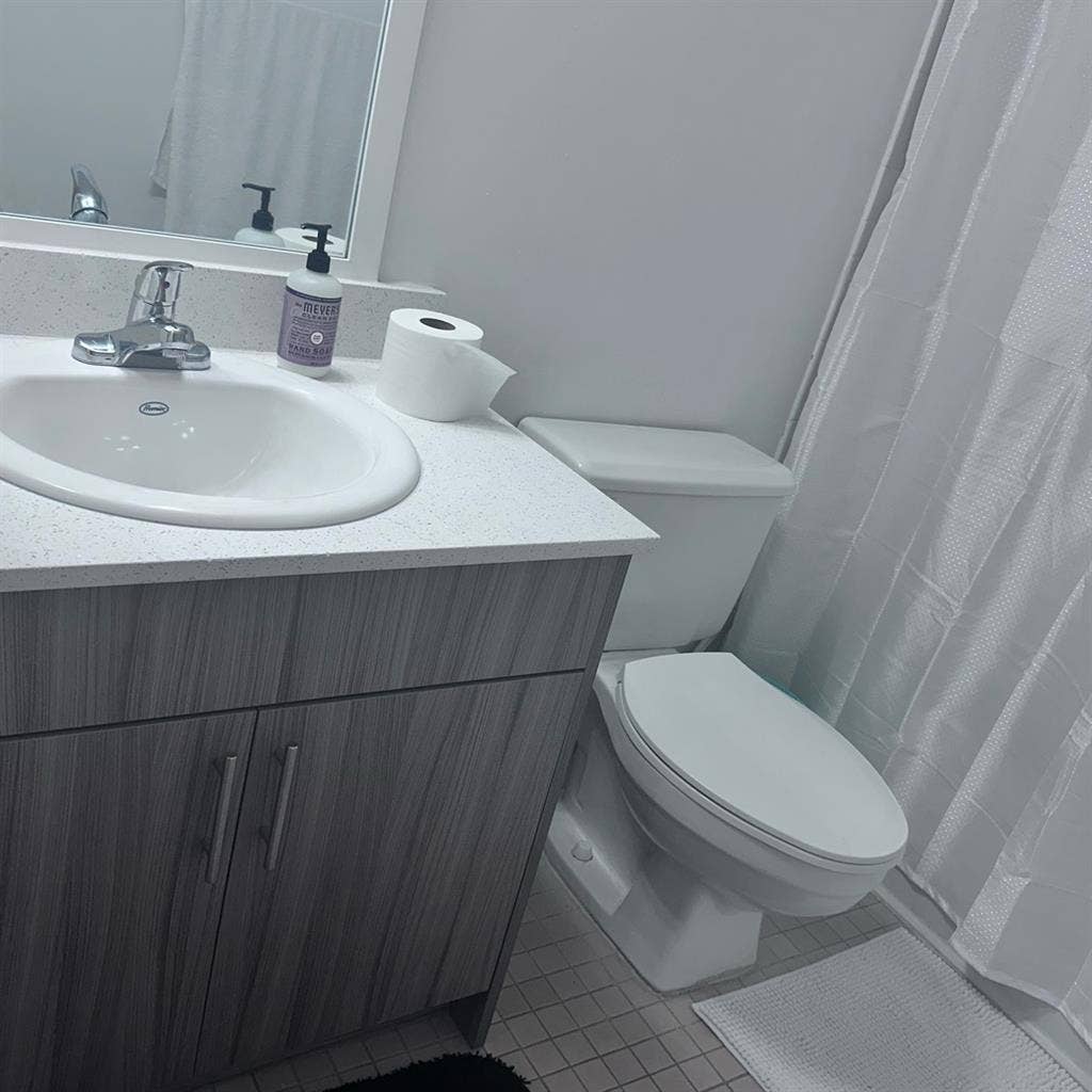 ROOM FOR RENT /PRIVATE BATHROOM