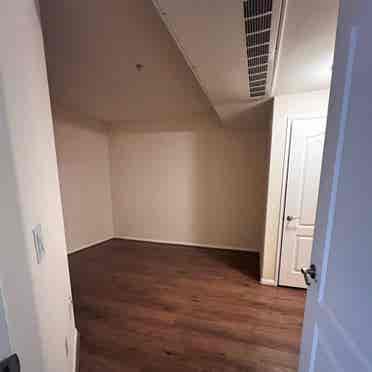 DTLA
Sublease 1 br/bath in 2br bath