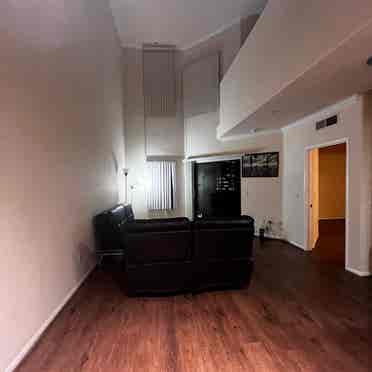 DTLA
Sublease 1 br/bath in 2br bath