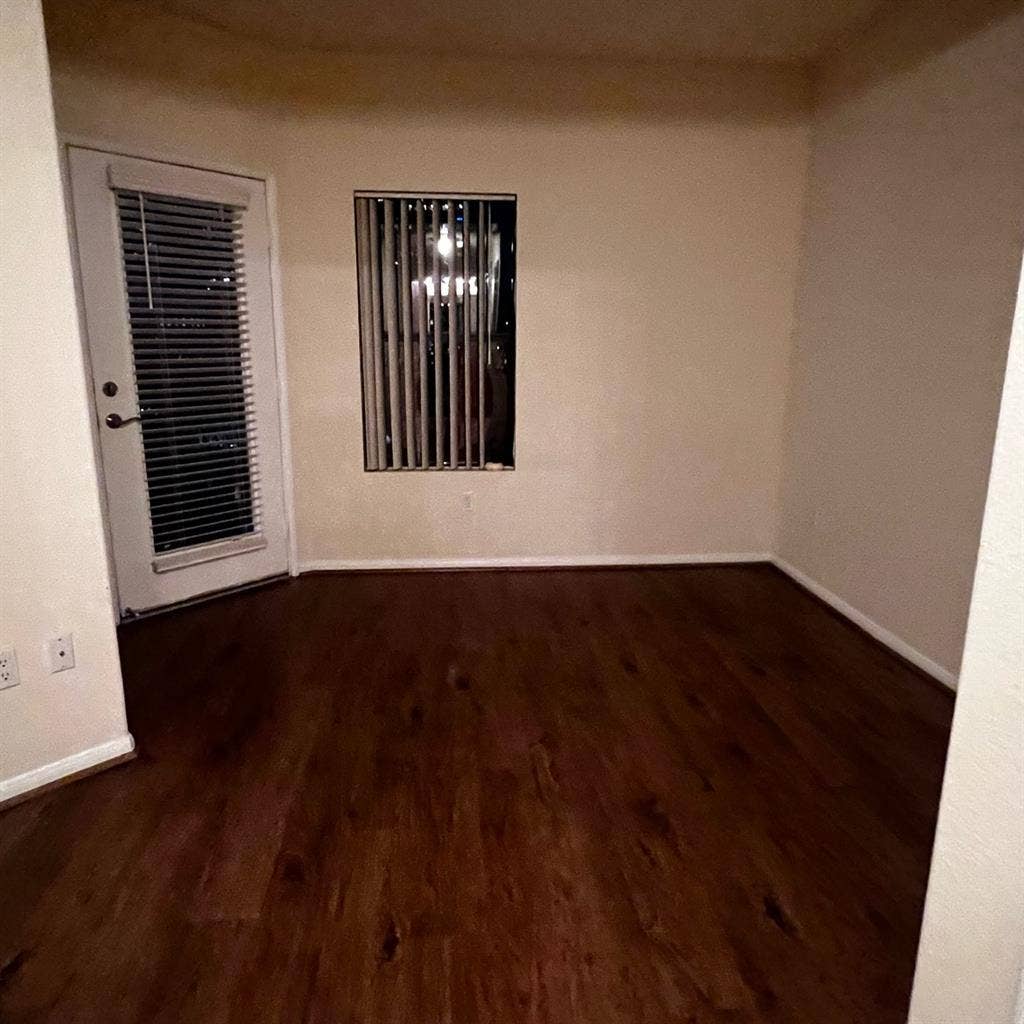 DTLA
Sublease 1 br/bath in 2br bath