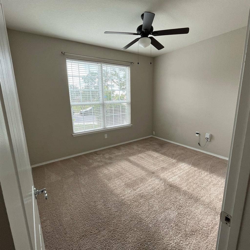 Room in Helotes for Rent