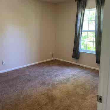 Room in Steele Creek area
-util incl