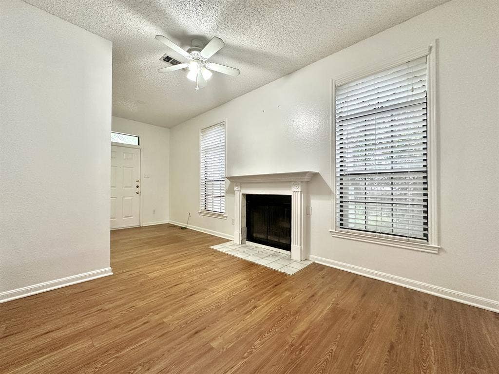 Downtown 1+1 Bedroom Apt!