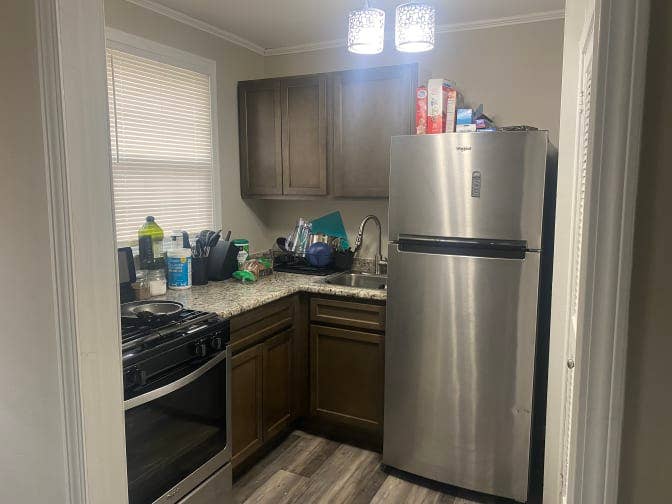 Looking for a roommate for month