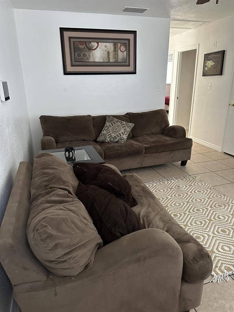 2 rooms available
for Rent (Male)