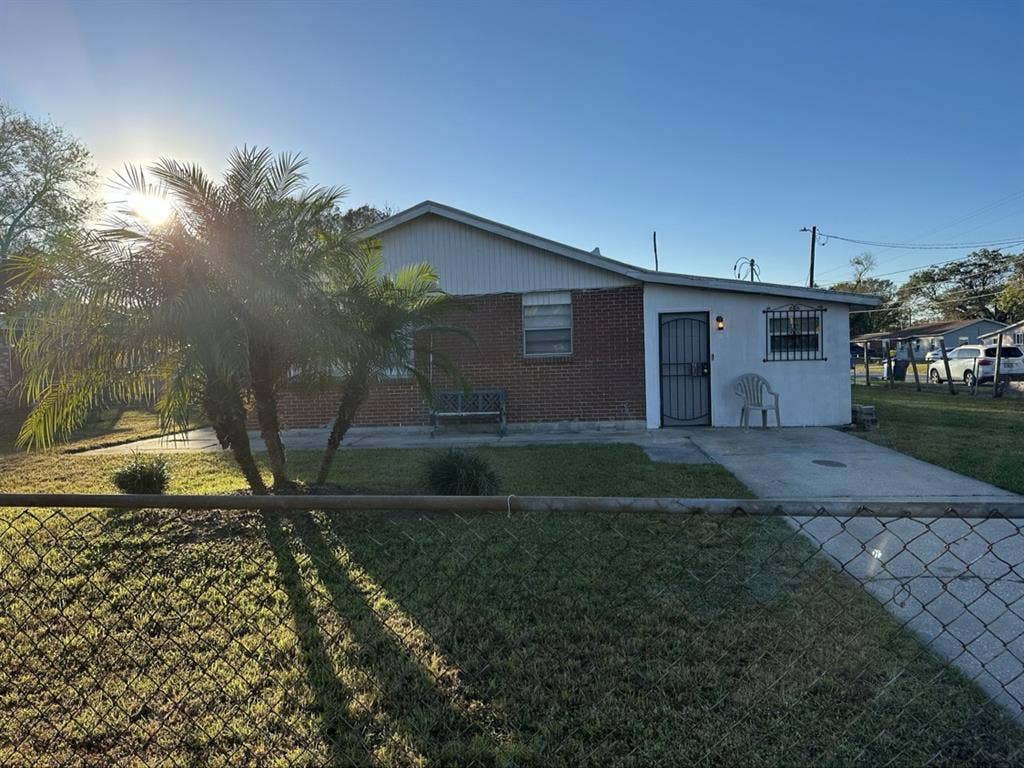 2 rooms available
for Rent (Male)
